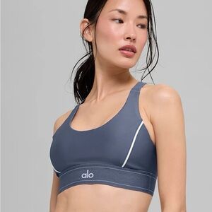 NWT Alo Yoga Airlift Suit Up Bra in Bluestone/White